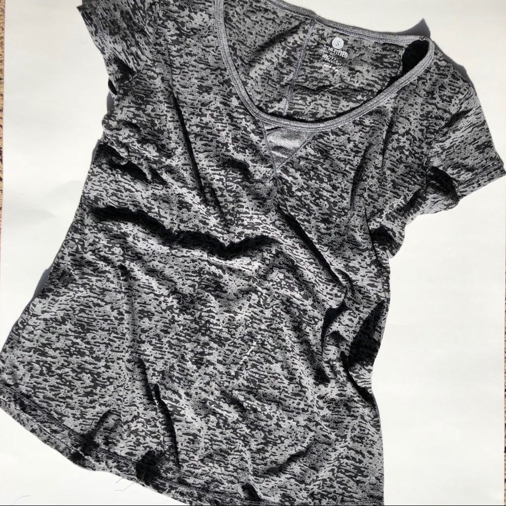 Semi-fitted burnout T-shirt